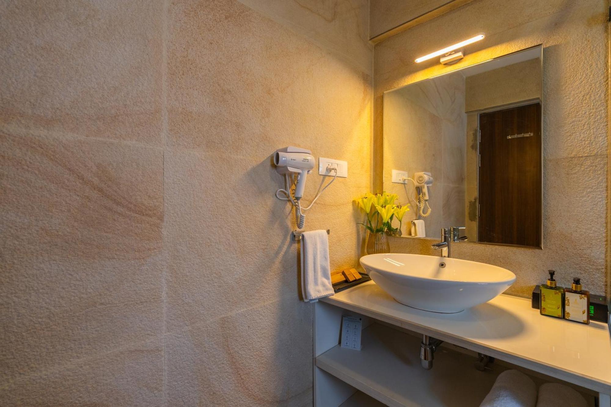 Elivaas 3 Bhk Pvt Pool & Bar - Villa Valerie Oxel Экстерьер фото